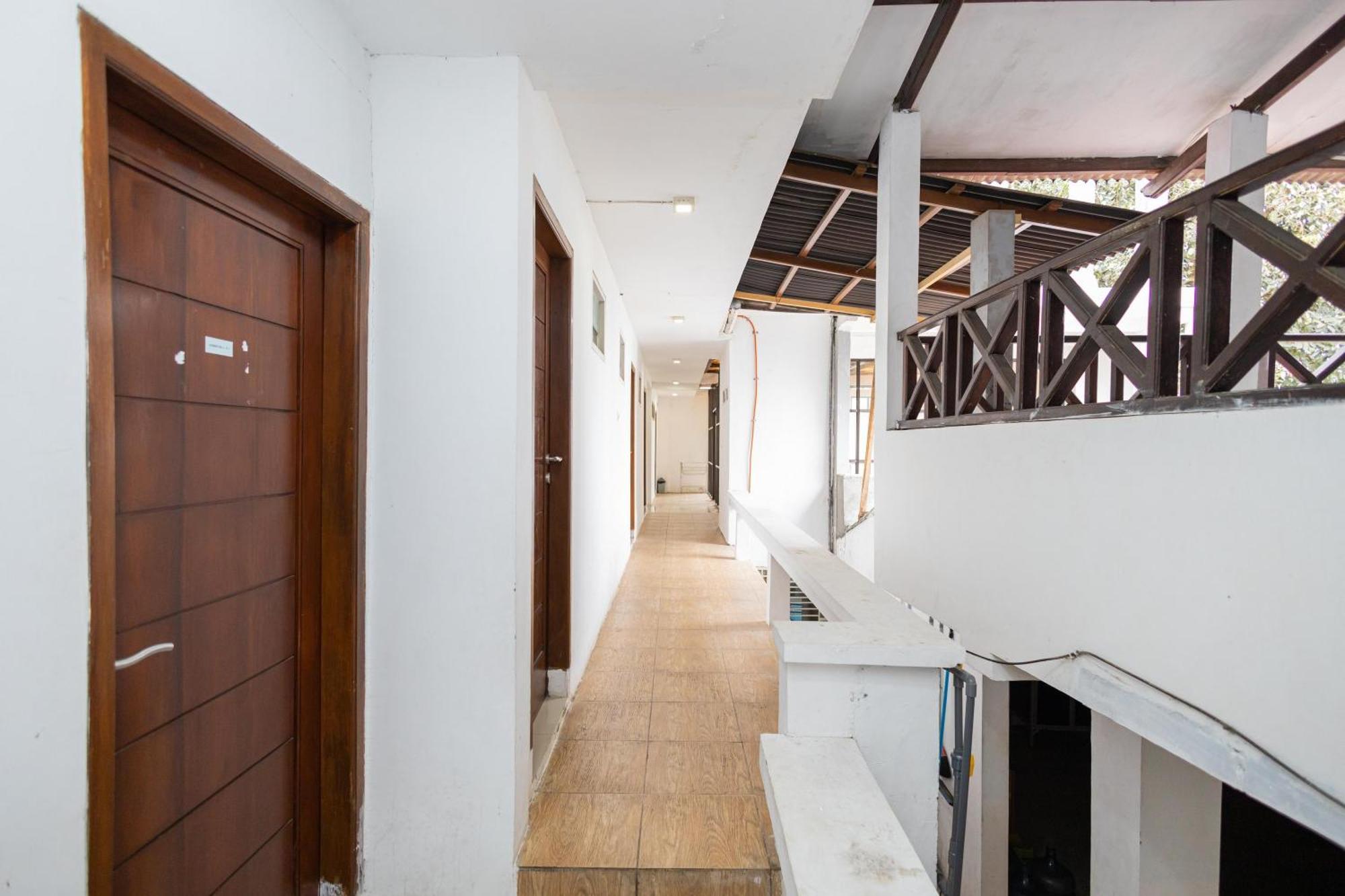 Reddoorz Syariah At Wisma Djokorio Poncokusumo Malang Eksteriør bilde