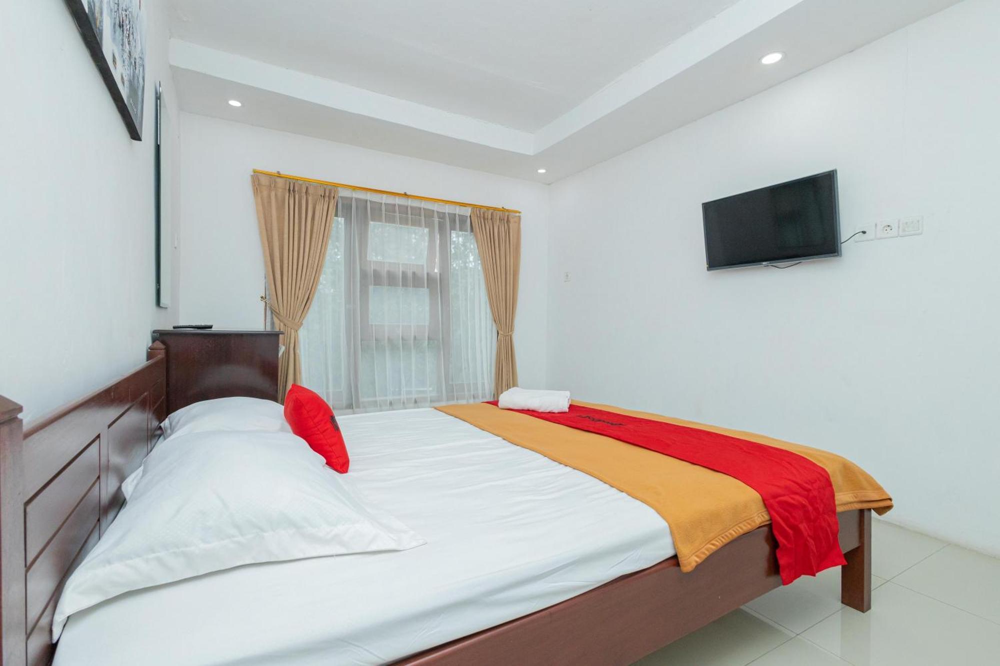 Reddoorz Syariah At Wisma Djokorio Poncokusumo Malang Eksteriør bilde