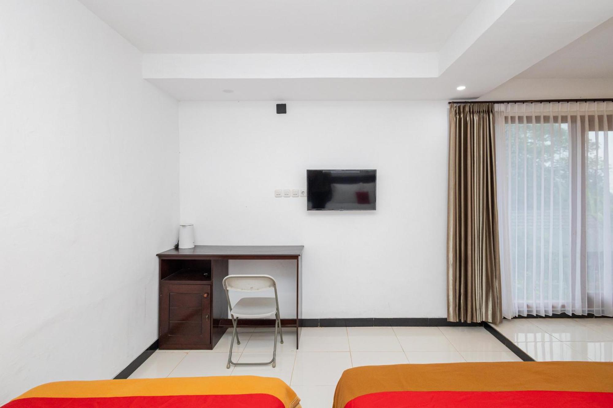 Reddoorz Syariah At Wisma Djokorio Poncokusumo Malang Eksteriør bilde