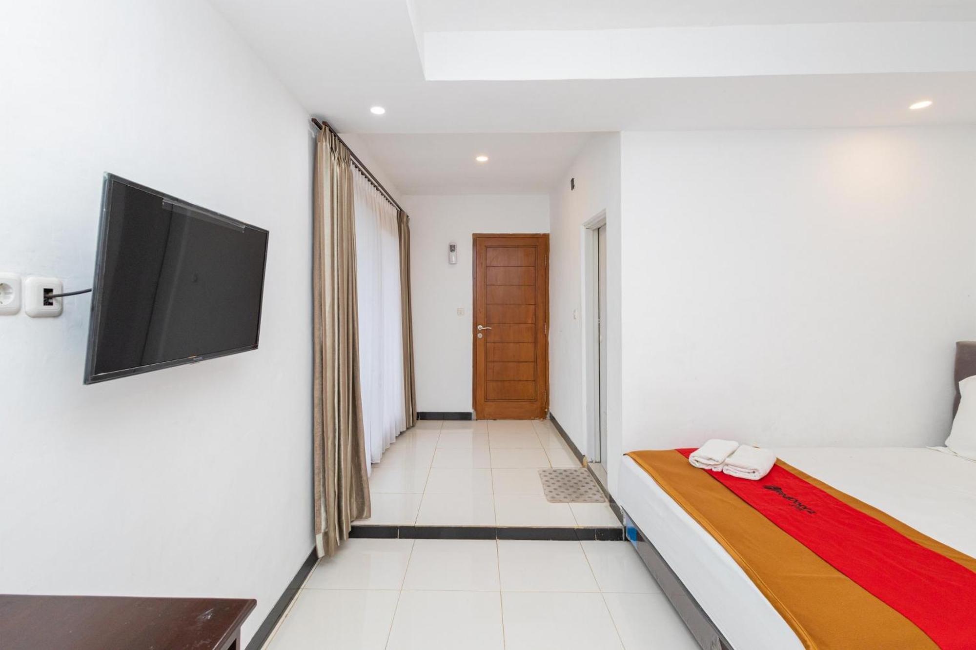 Reddoorz Syariah At Wisma Djokorio Poncokusumo Malang Eksteriør bilde