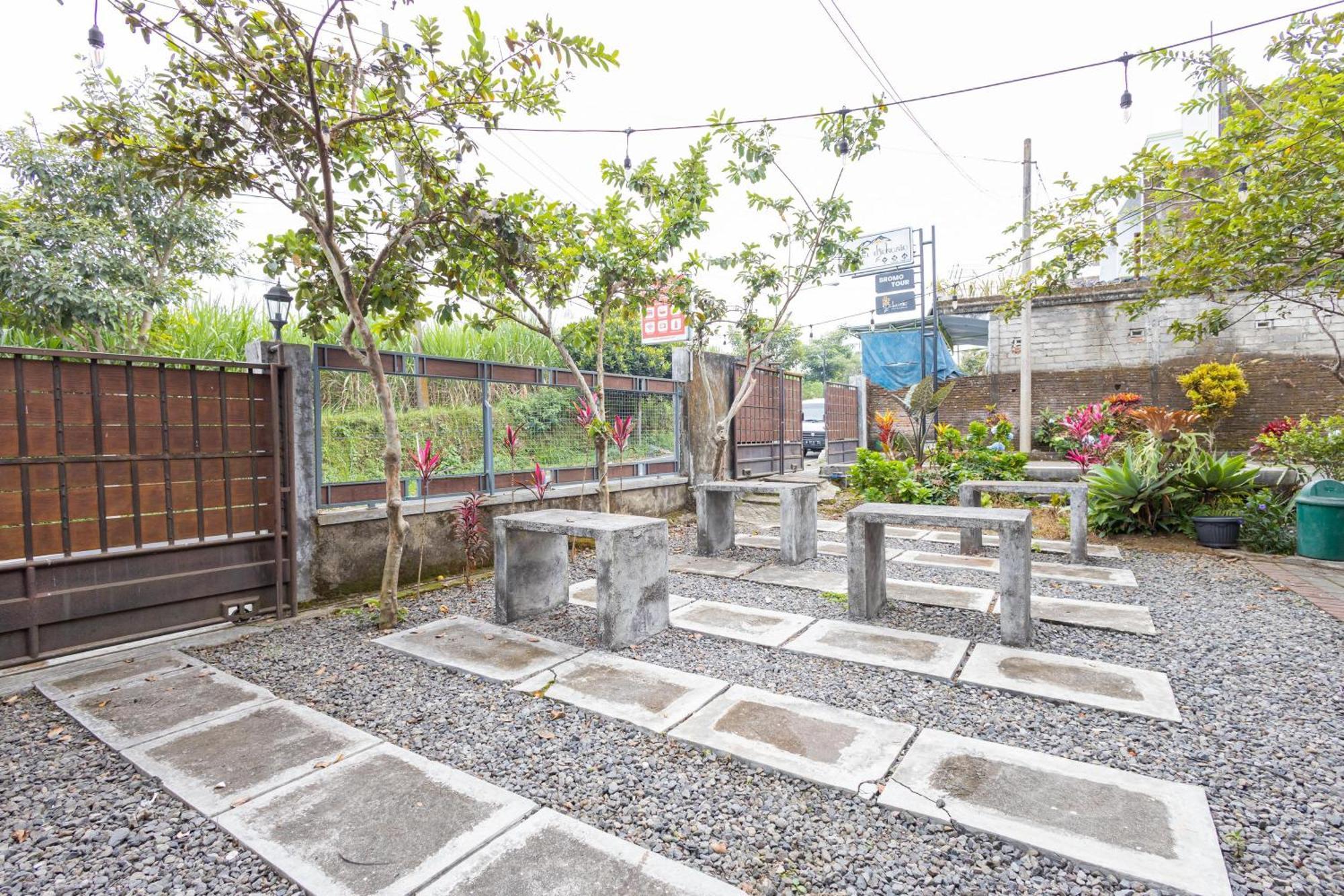 Reddoorz Syariah At Wisma Djokorio Poncokusumo Malang Eksteriør bilde